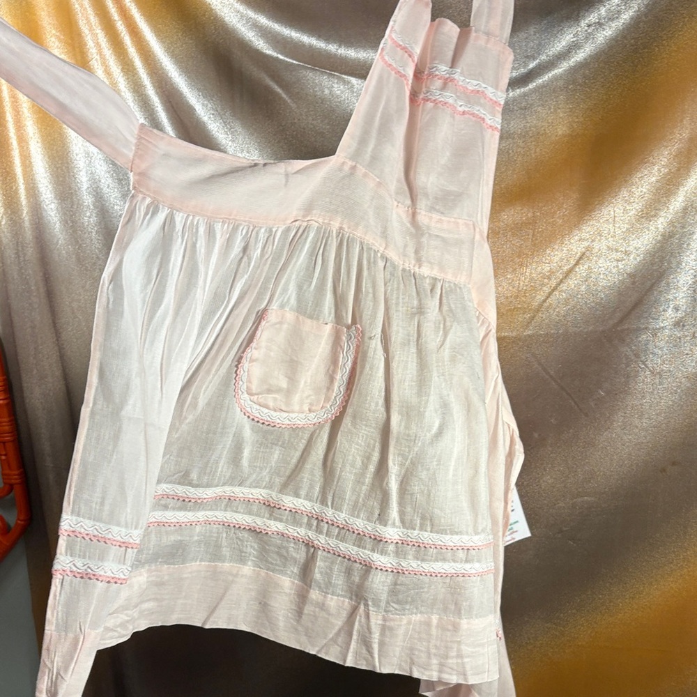 Vintage 50’s child’s Pink linen Apron with Lace Trim 150